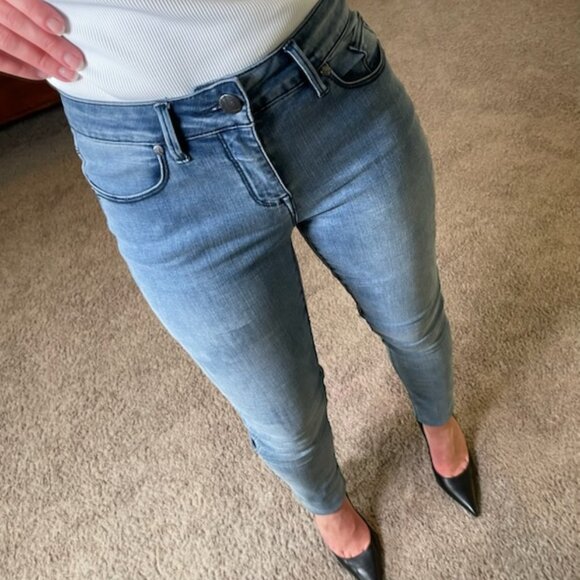 Lola Jeans Women's Blair-MLB Mid-Rise Skinny Jeans, Size 2 (27) - Picture 3 of 13